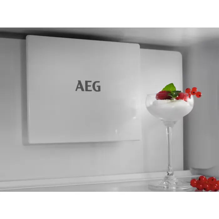 Aeg NSC7C181DS serie 7000 materiali altamente resistenti
