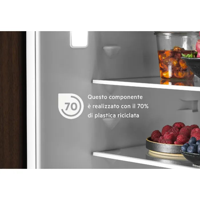Aeg NSC7C181ES serie 7000 realizzato in plastica riciclata